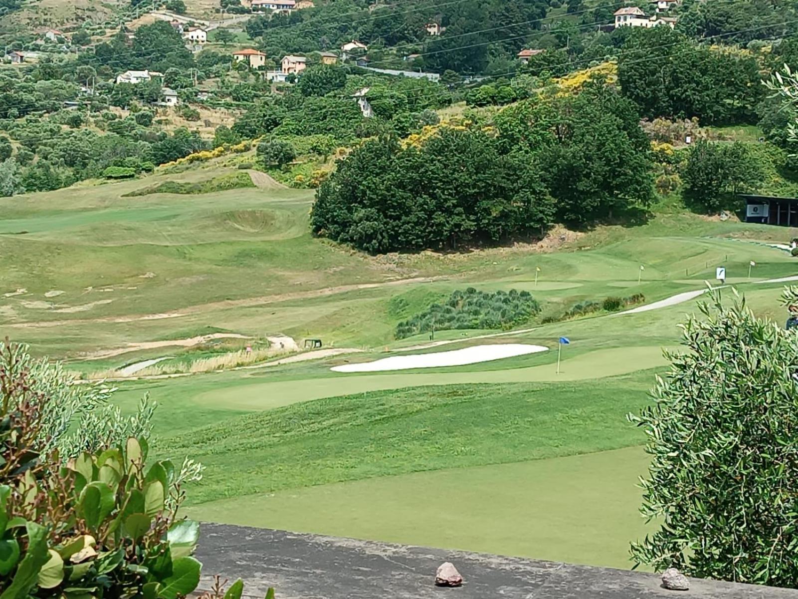 Appartement Dans Un Terrain De Golf, 5 Min De La Mer En Voiture, Parking Gratuit Коголето Экстерьер фото